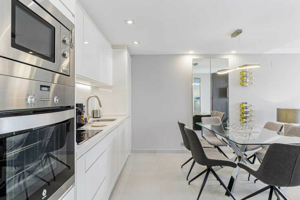 Penthouse Nueva Andalucía Málaga - image 9