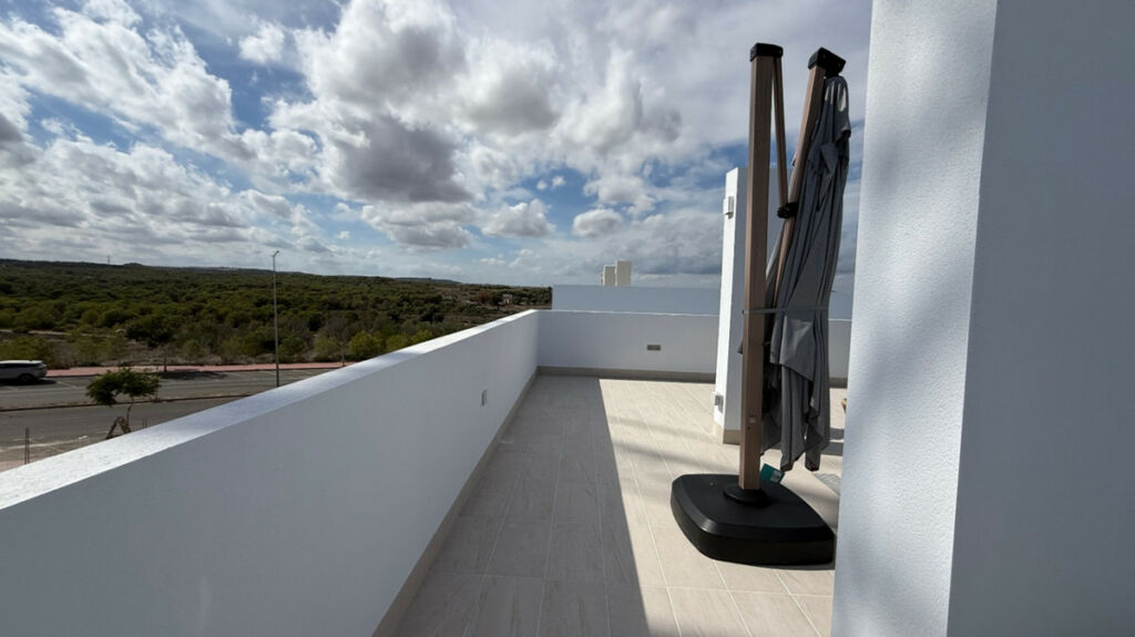 Middle Floor Apartment Torrevieja Alicante - image 9