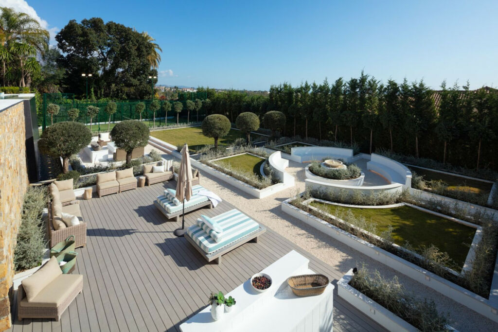 Detached Villa Nueva Andalucía Málaga - image 9
