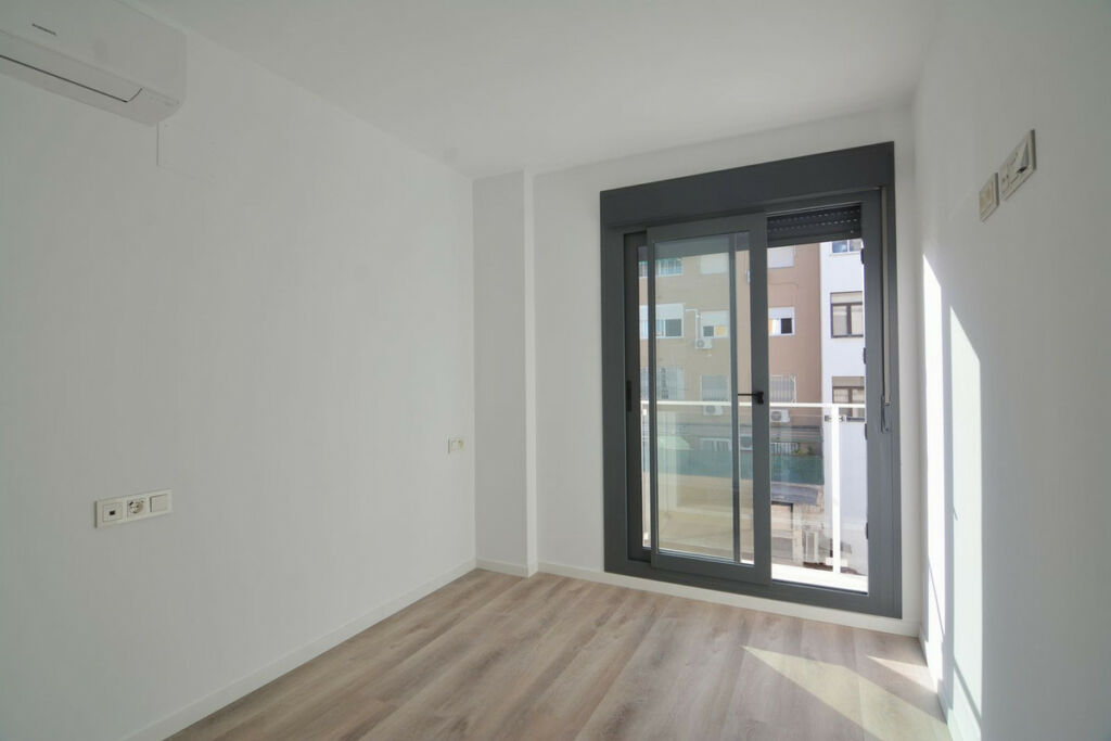 Middle Floor Apartment Fuengirola Málaga - image 9