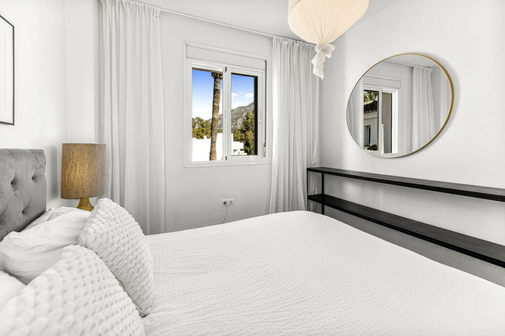 Penthouse Duplex Nueva Andalucía Málaga - image 9