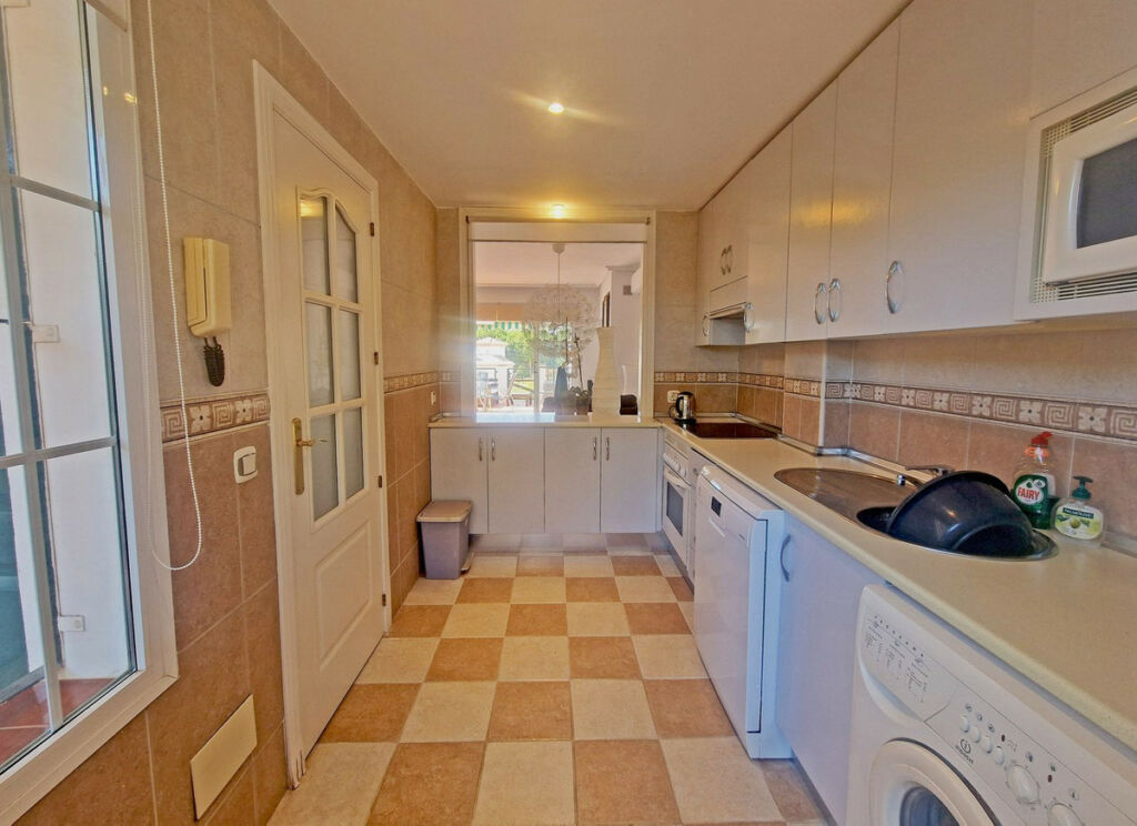Semi-Detached House Cabopino Málaga - image 9