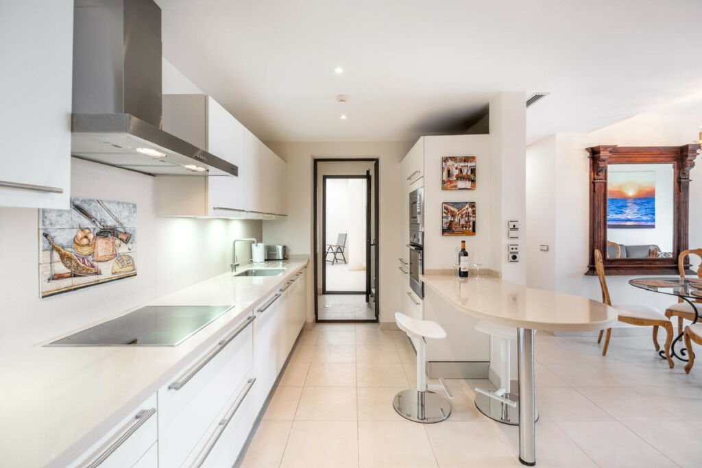 Middle Floor Apartment Altos de los Monteros Málaga - image 9