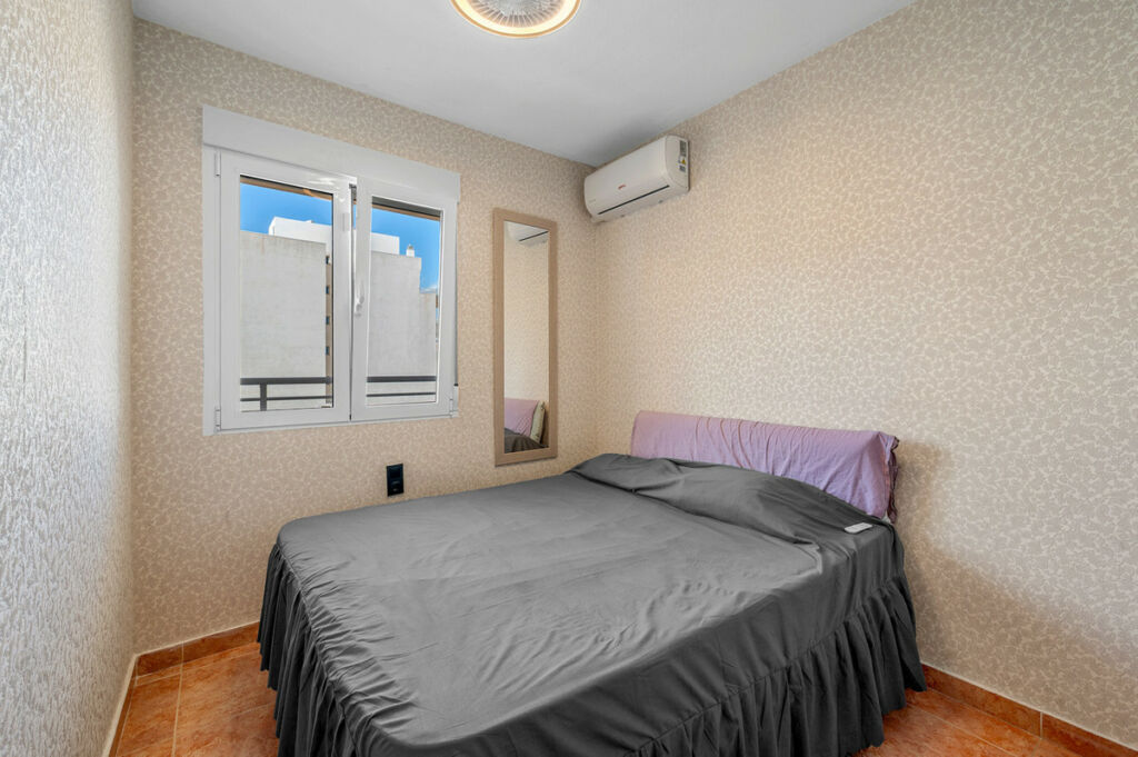Middle Floor Apartment Torrevieja Alicante - image 9