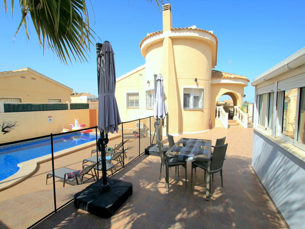 Detached Villa Benimar Alicante - image 9