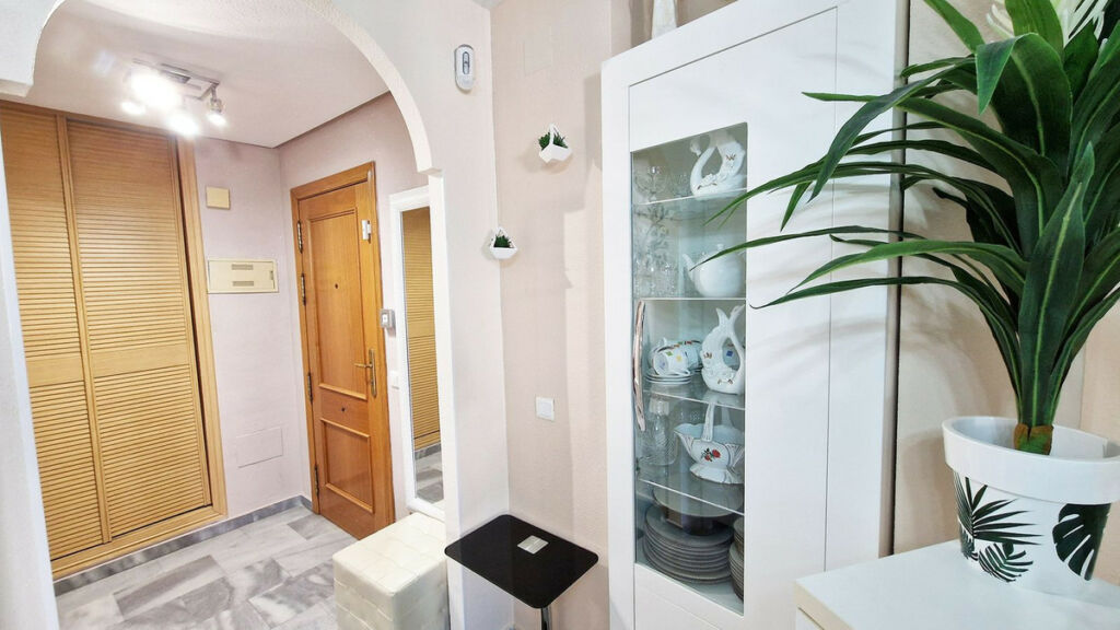 Middle Floor Apartment Benalmadena Málaga - image 9