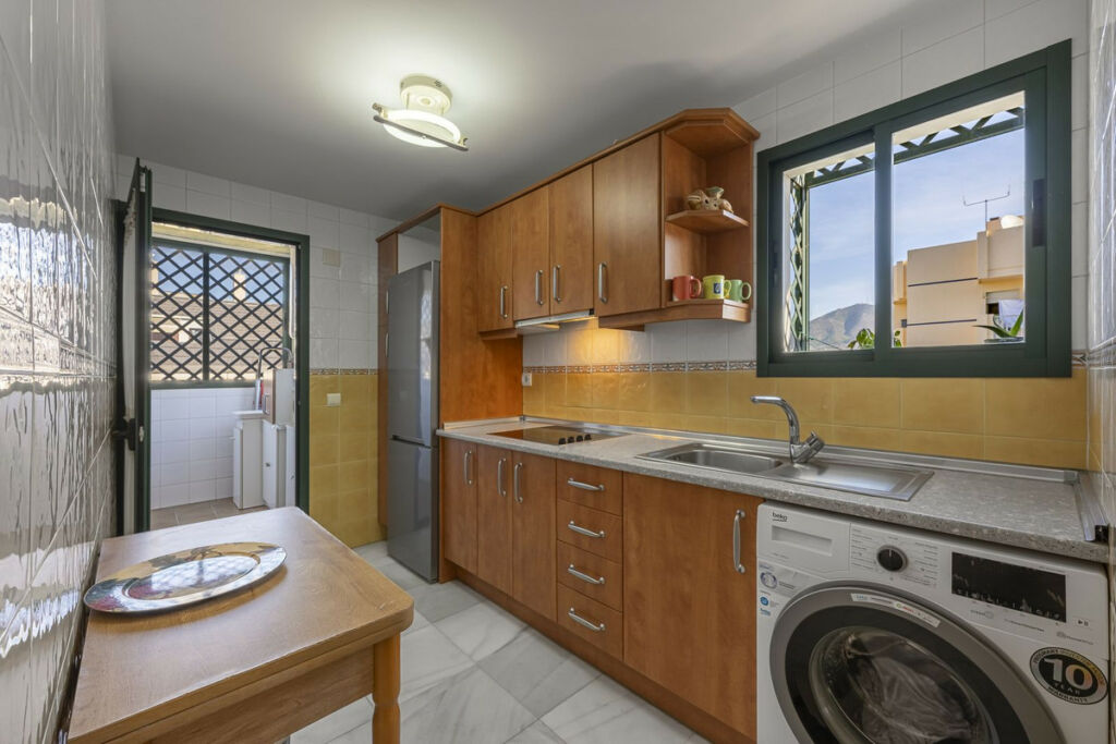 Middle Floor Apartment Fuengirola Málaga - image 9