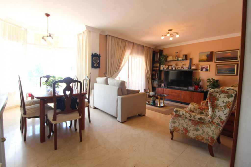 Detached Villa Nueva Andalucía Málaga - image 9