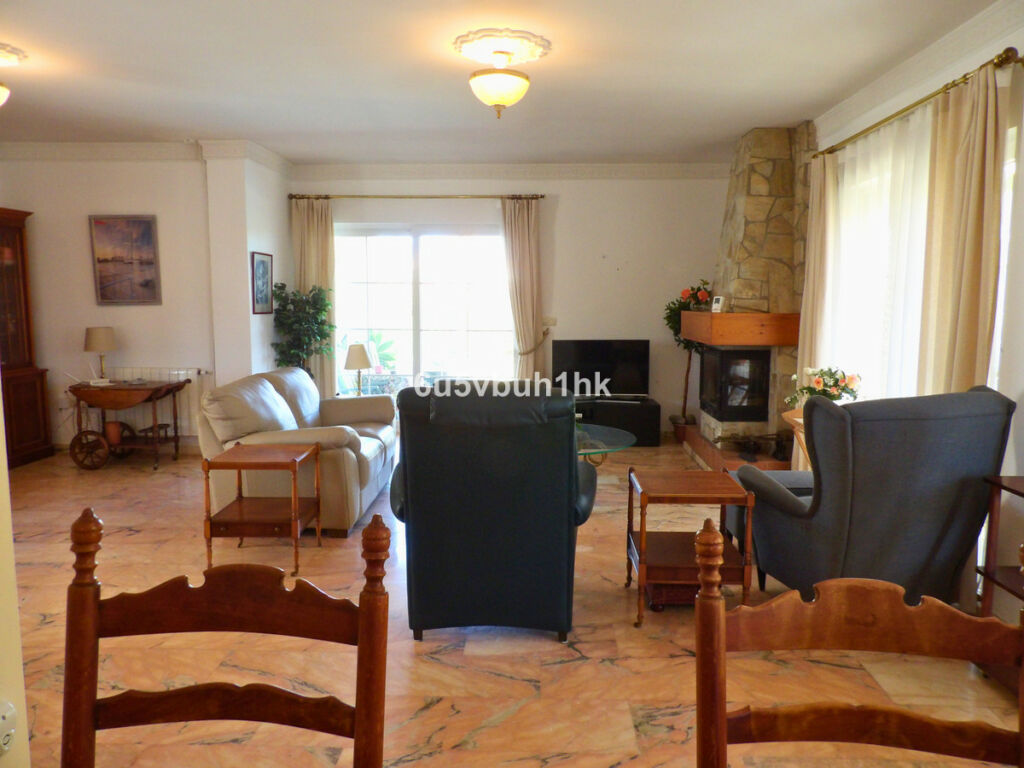Detached Villa Fuengirola Málaga - image 9