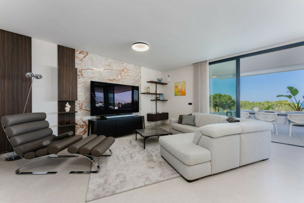 Middle Floor Apartment Cabopino Málaga - image 9