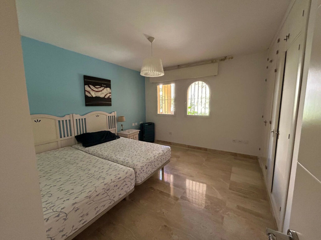 Ground Floor Apartment Elviria Málaga - image 9