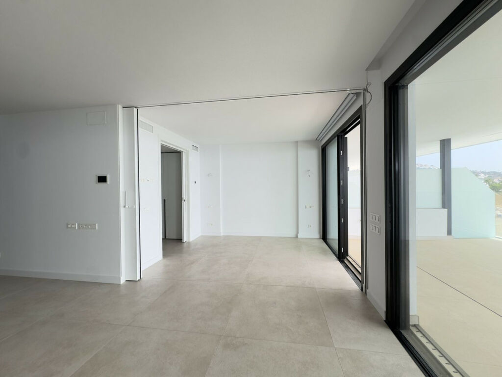 Middle Floor Apartment Higueron Málaga - image 9