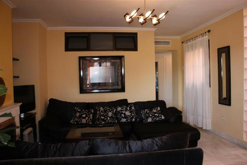Middle Floor Apartment New Golden Mile Málaga - image 9
