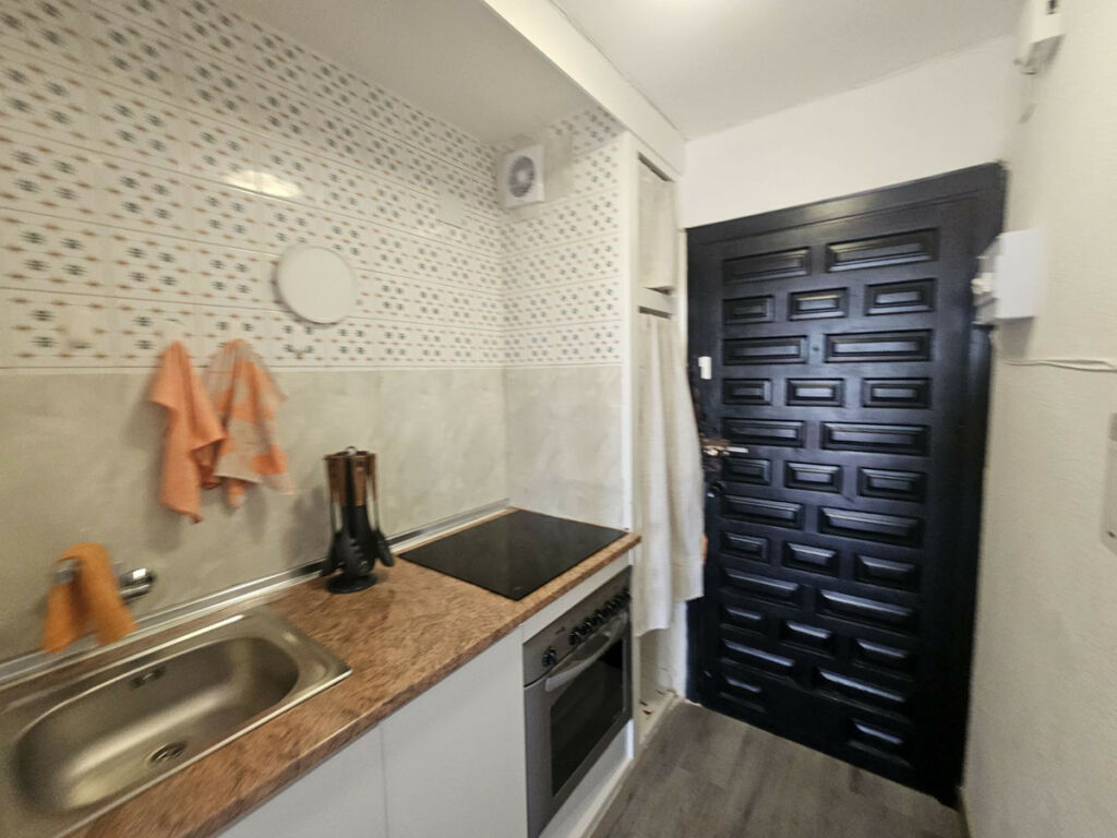 Middle Floor Apartment Calypso Málaga - image 9