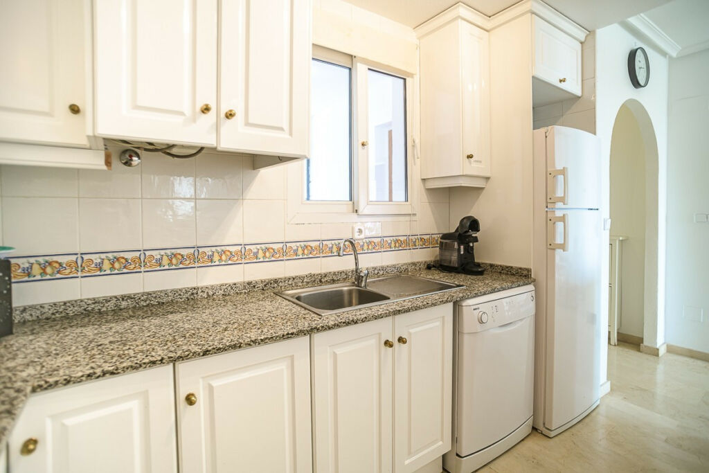 Middle Floor Apartment Villamartin Alicante - image 9