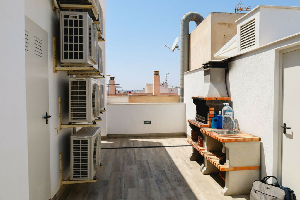 Middle Floor Apartment Torrevieja Alicante - image 9