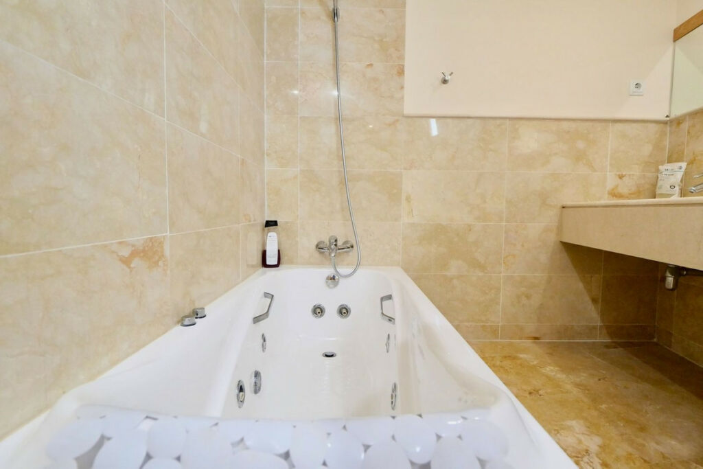 Penthouse Altos de los Monteros Málaga - image 9