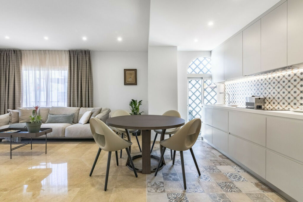 Duplex The Golden Mile Málaga - image 9
