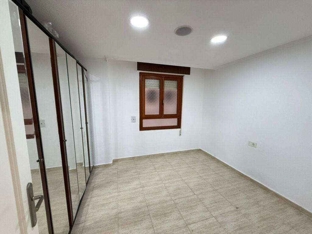 Middle Floor Apartment Torrevieja Alicante - image 9