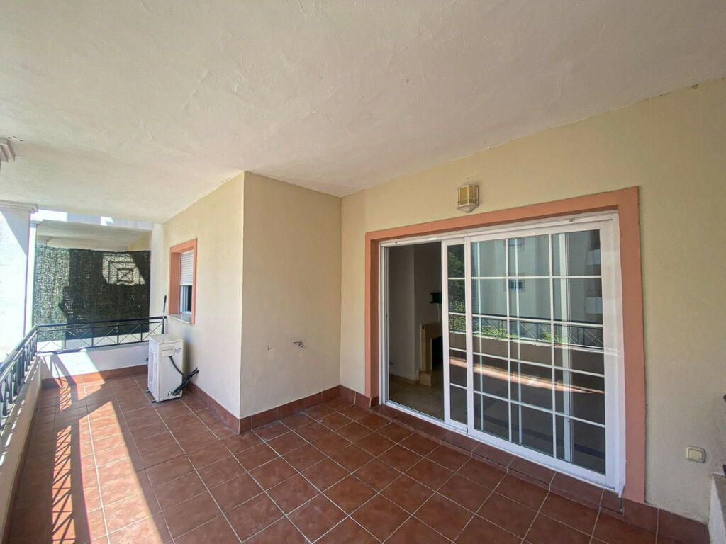 Middle Floor Apartment Nueva Andalucía Málaga - image 9