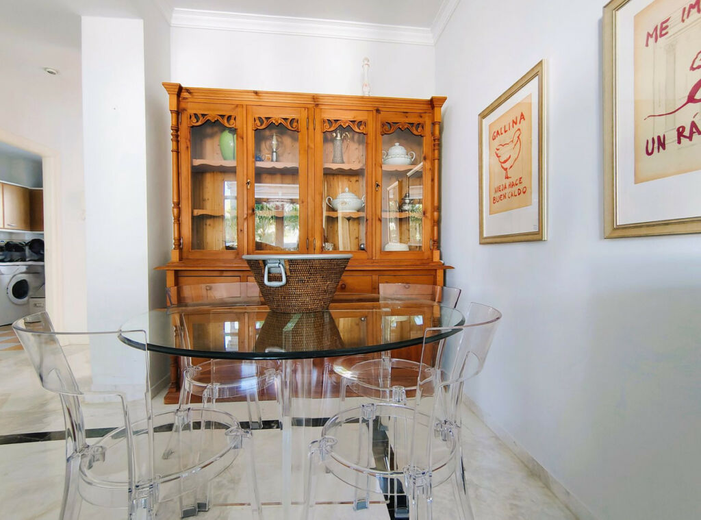 Middle Floor Apartment The Golden Mile Málaga - image 9