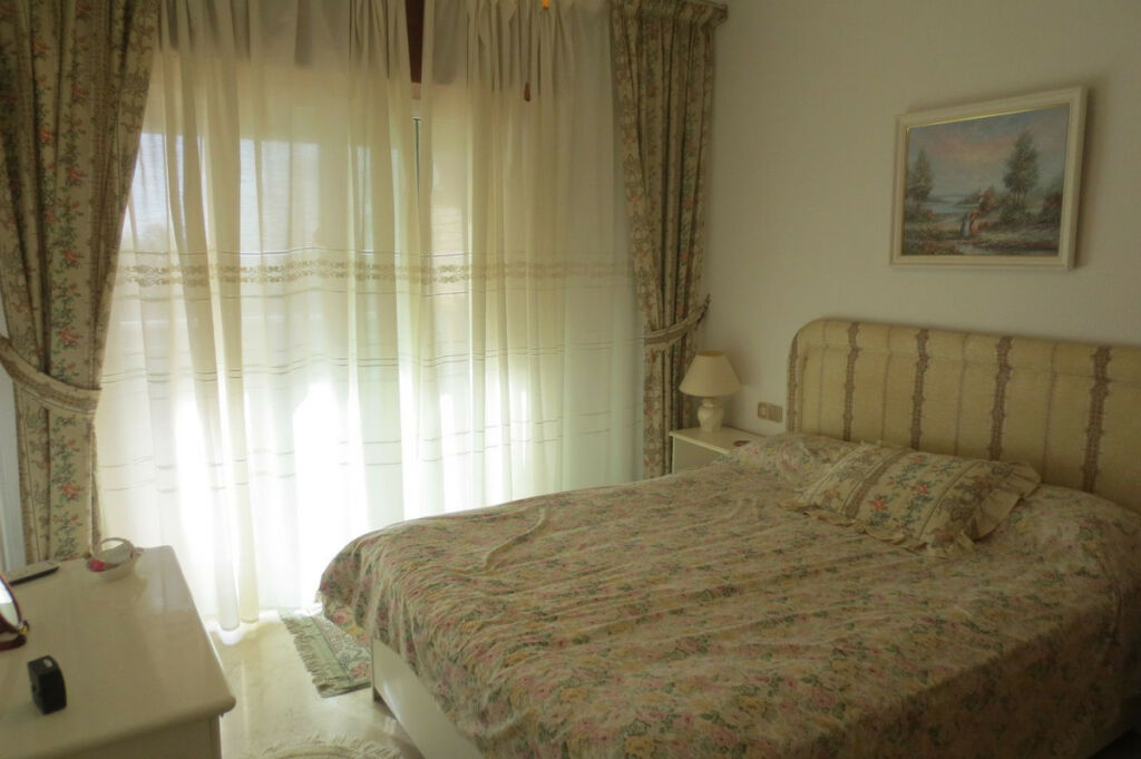 Middle Floor Apartment Fuengirola Málaga - image 9