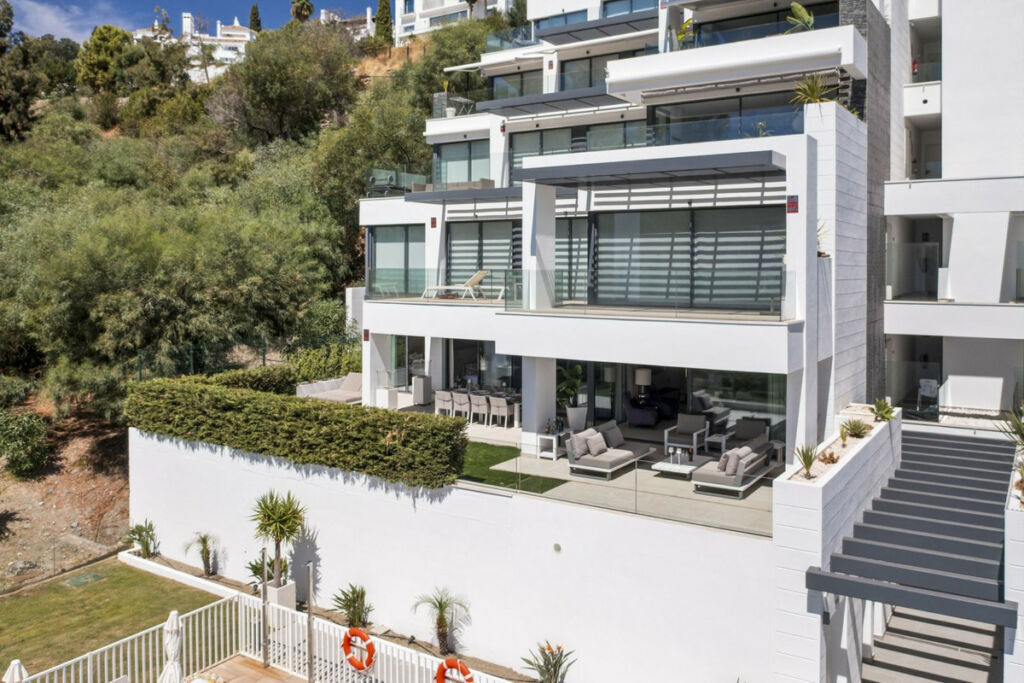 Ground Floor Apartment Benahavís Málaga - image 9