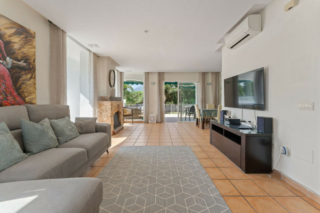 Detached Villa Coín Málaga - image 9