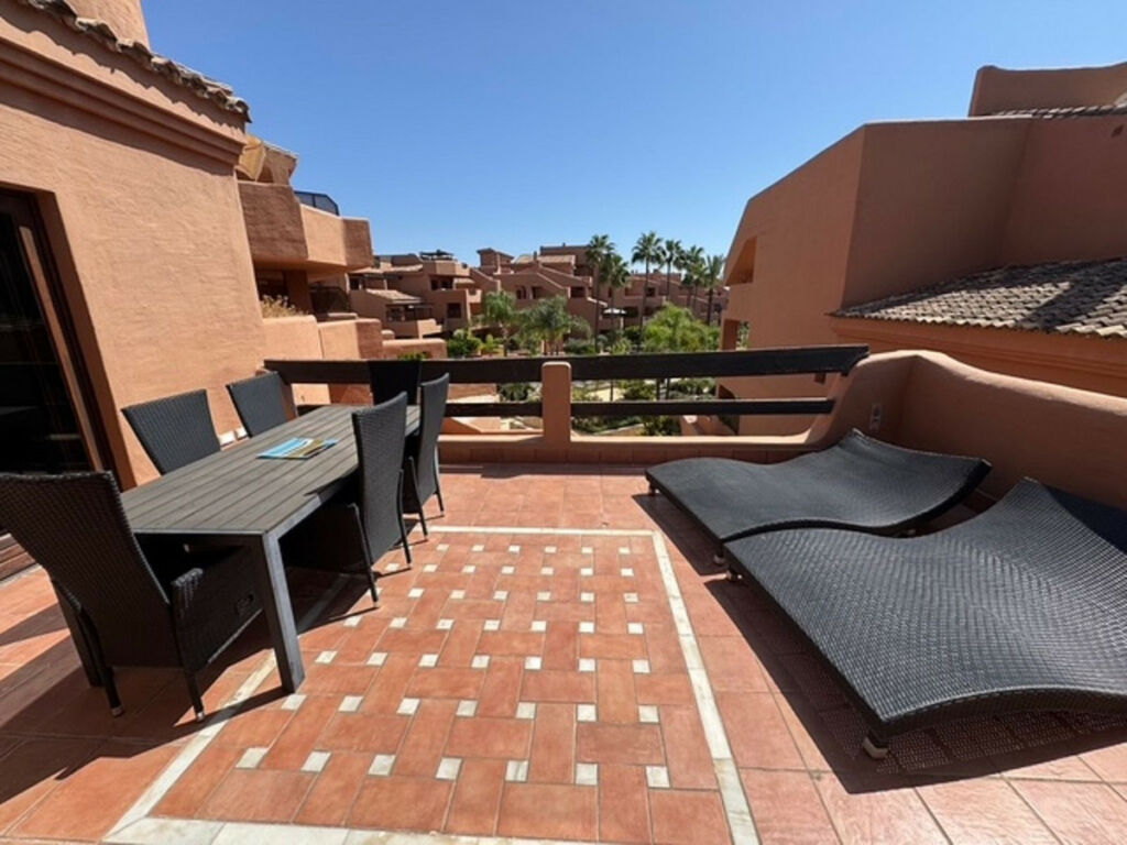 Middle Floor Apartment New Golden Mile Málaga - image 9