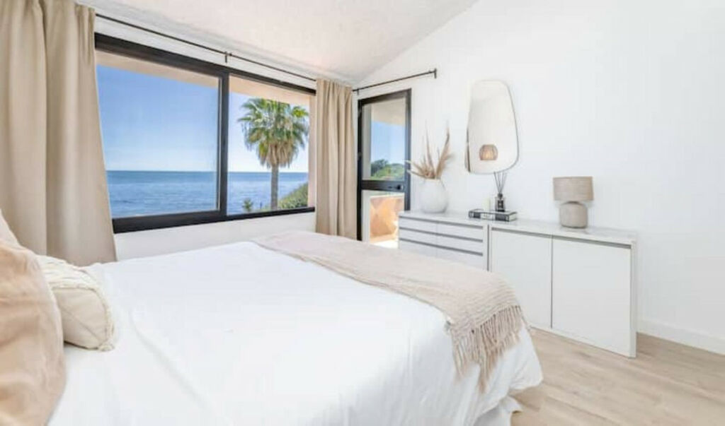 Detached Villa Estepona Málaga - image 9