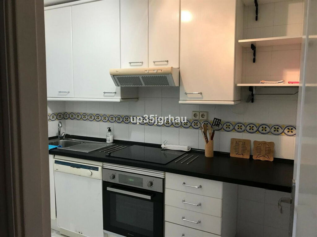 Middle Floor Apartment Estepona Málaga - image 6