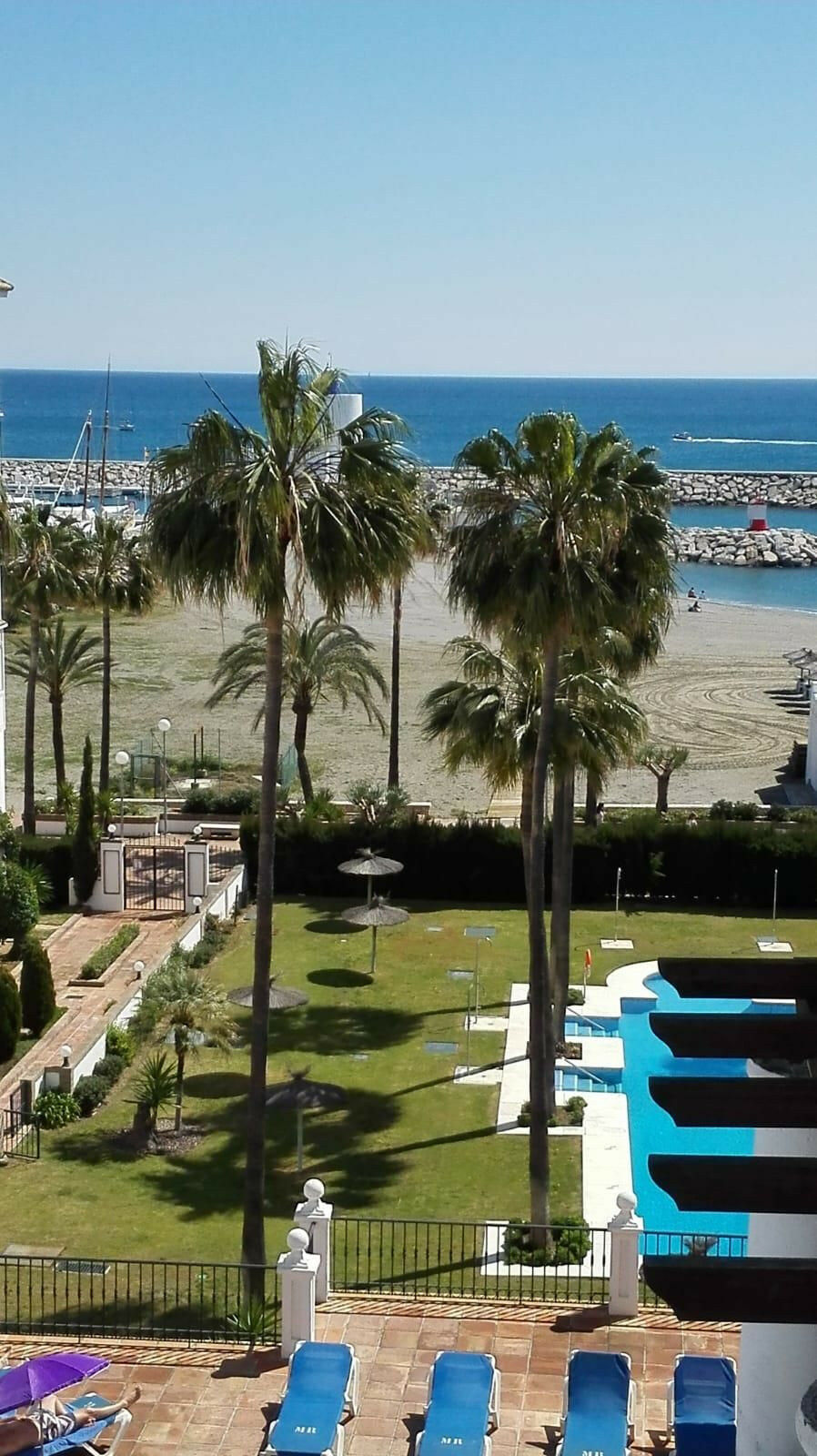 Middle Floor Apartment La Duquesa Málaga - image 9