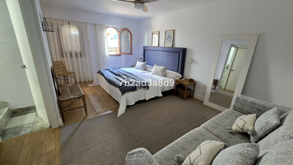 Townhouse New Golden Mile Málaga - image 9
