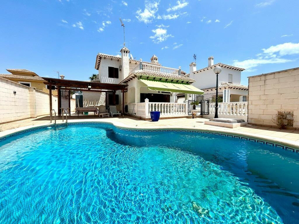 Detached Villa La Zenia Alicante