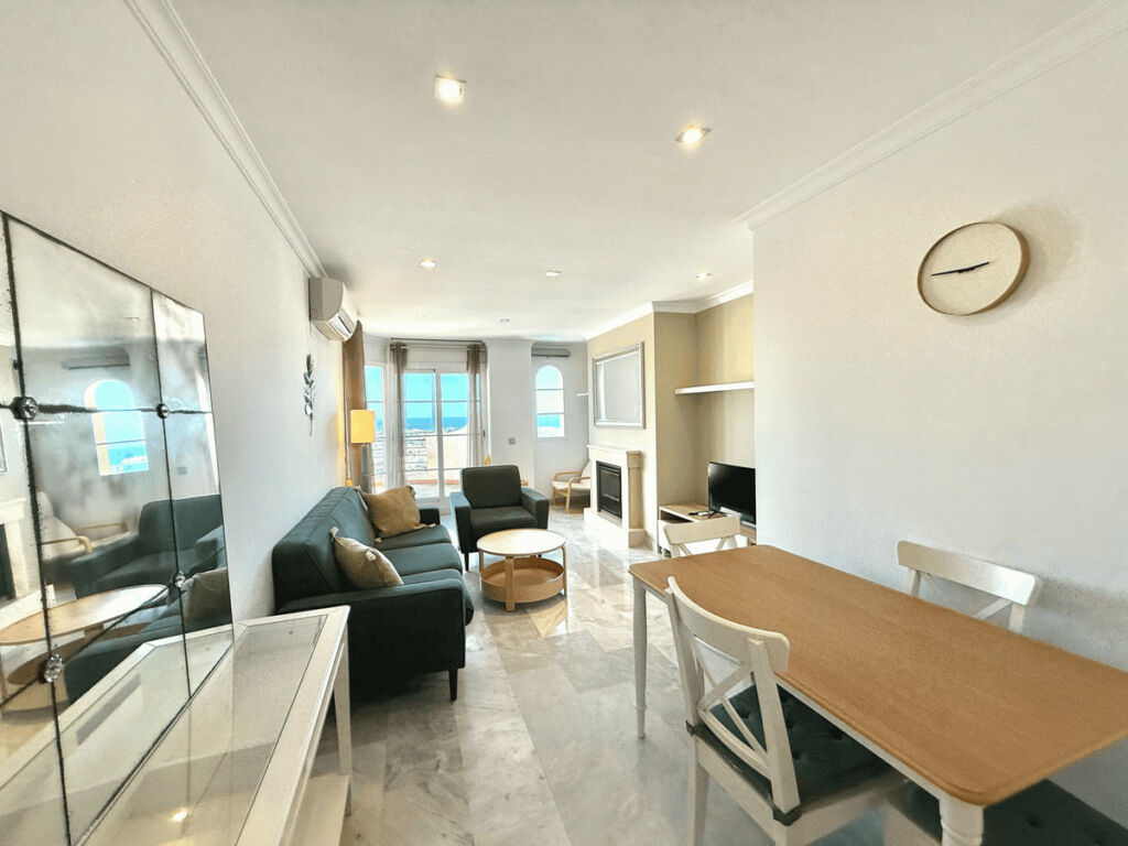 Middle Floor Apartment Nueva Andalucía Málaga - image 2