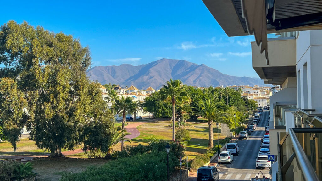 Middle Floor Apartment La Duquesa Málaga