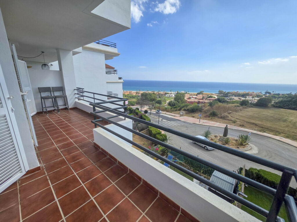 Middle Floor Apartment La Duquesa Málaga