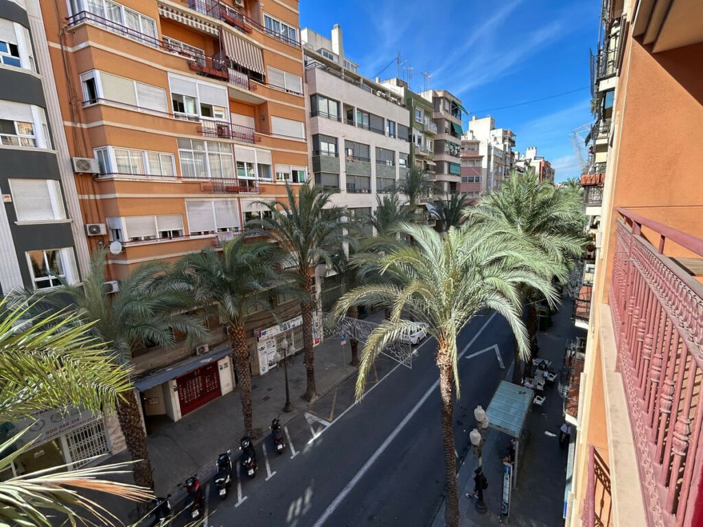 Middle Floor Apartment Alicante City Alicante