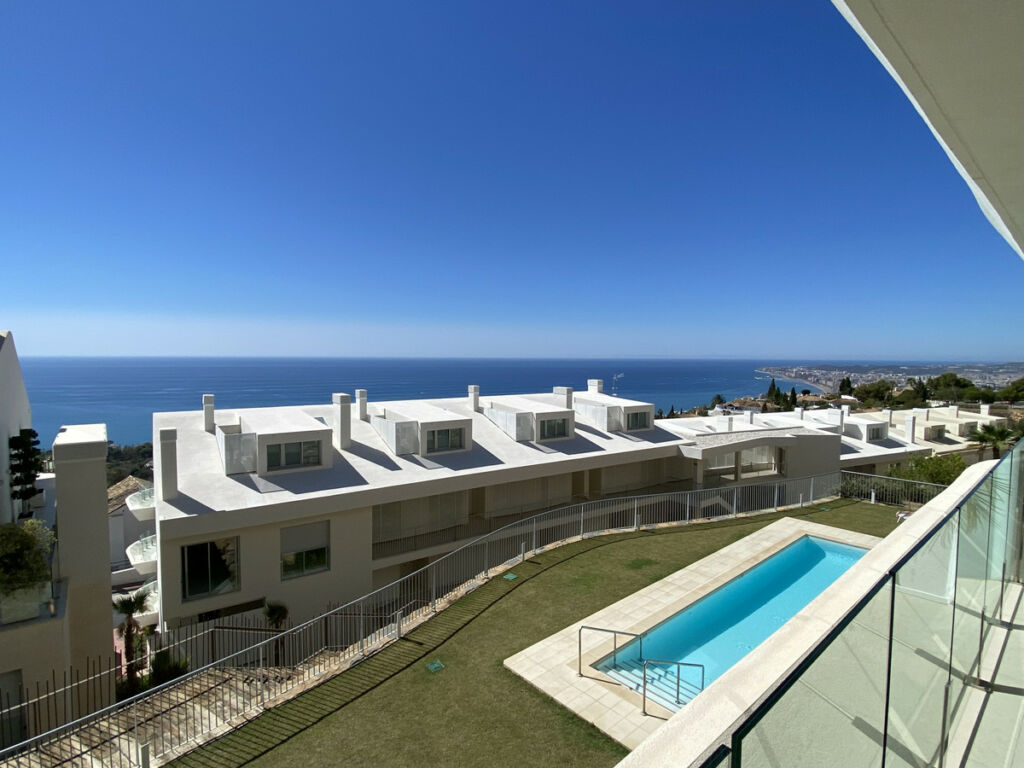 Middle Floor Apartment Benalmadena Pueblo Málaga