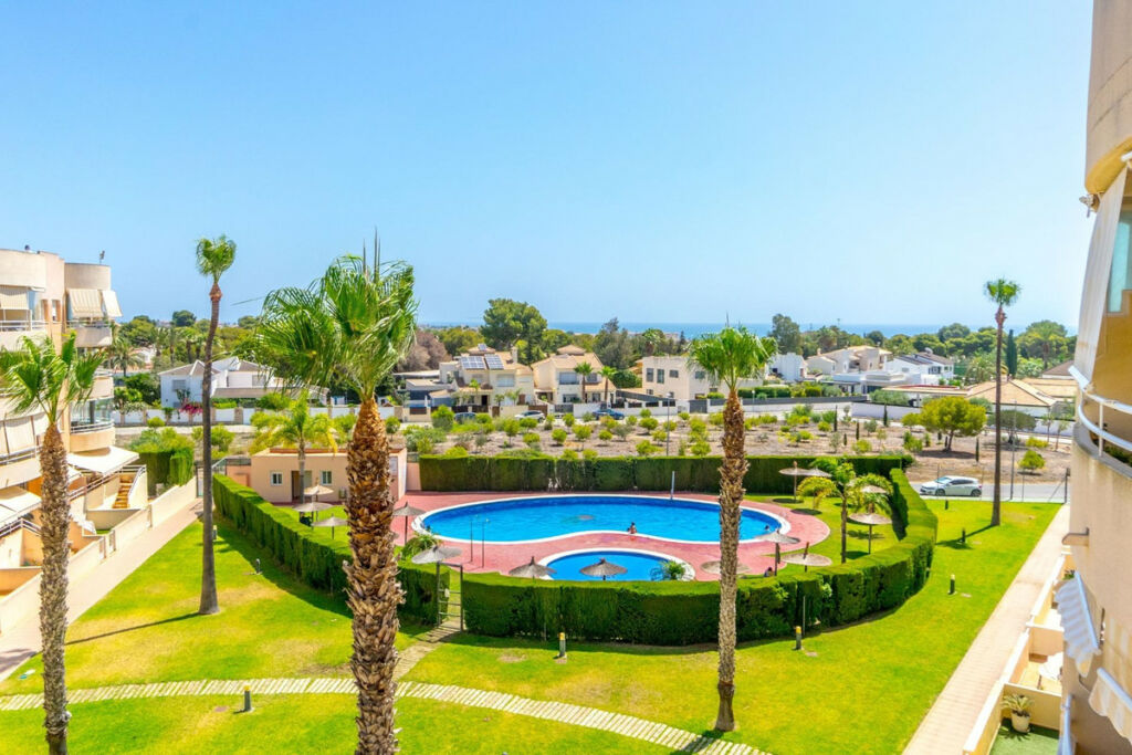 Middle Floor Apartment Campoamor Alicante