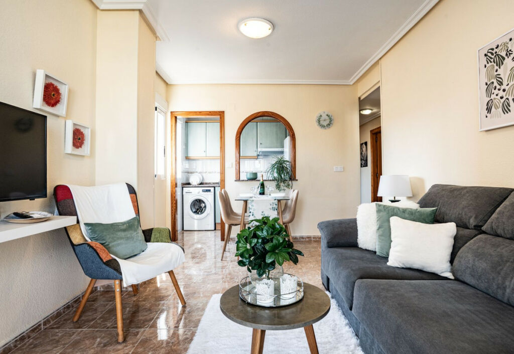 Middle Floor Apartment Torrevieja Alicante