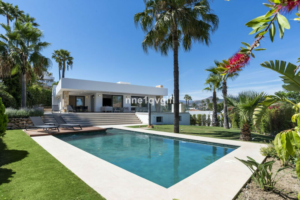 Detached Villa Guadalmina Alta Málaga - image 2