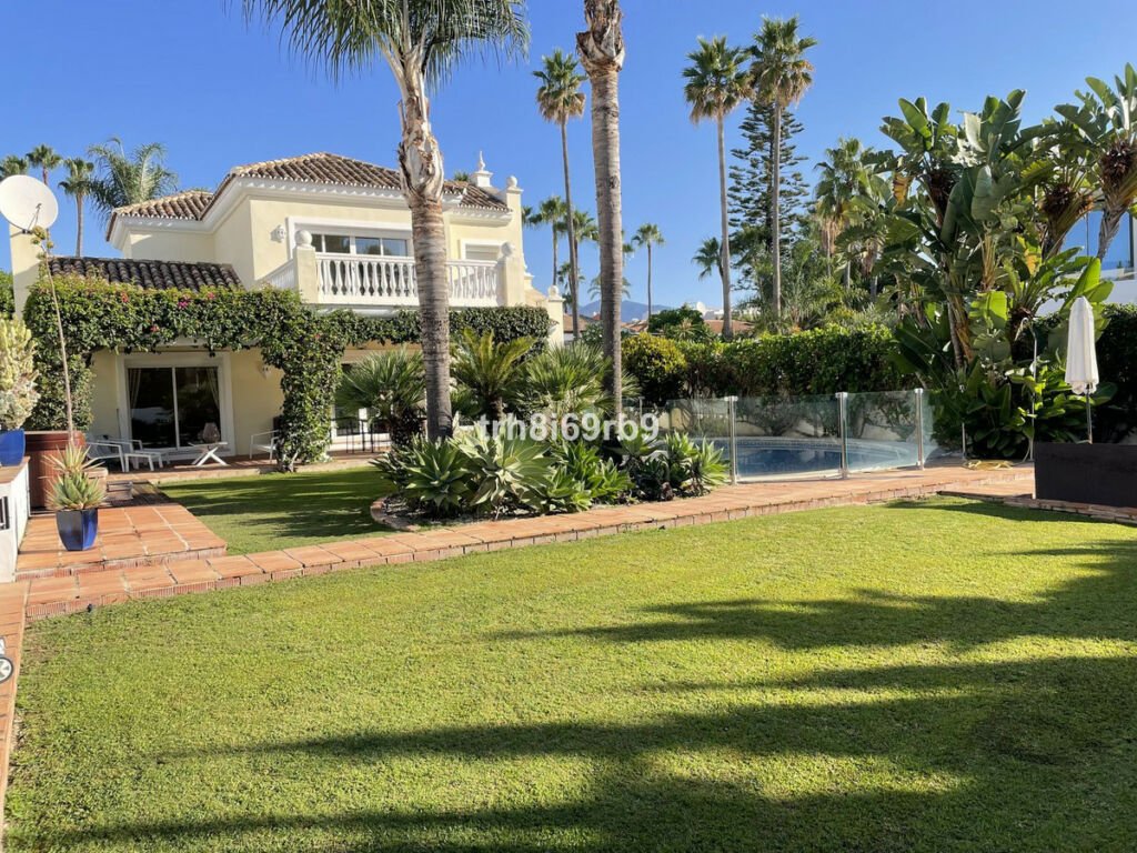 Detached Villa New Golden Mile Málaga