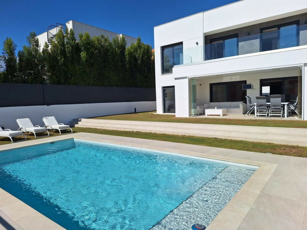 Detached Villa La Duquesa Málaga