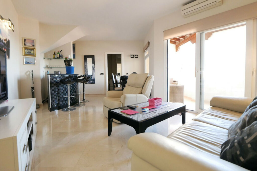 Middle Floor Apartment Puerto de Cabopino Málaga