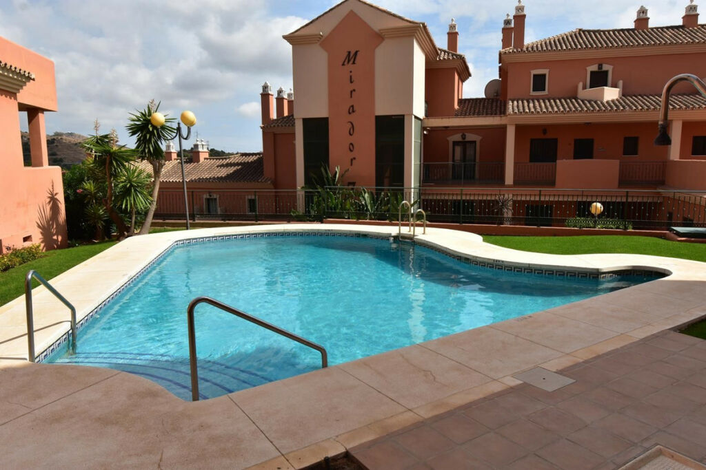 Middle Floor Apartment Elviria Málaga