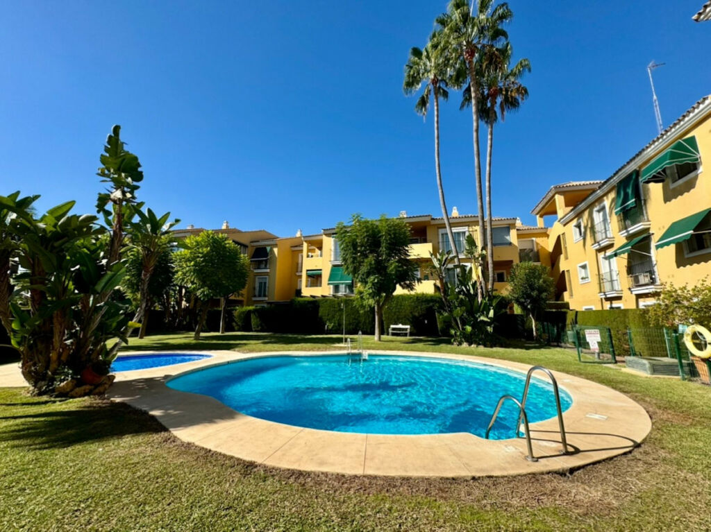 Middle Floor Apartment Guadalmina Baja Málaga