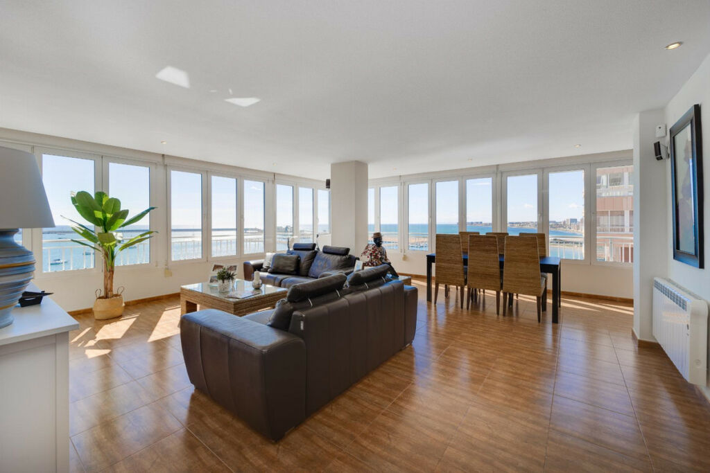 Middle Floor Apartment Torrevieja Alicante