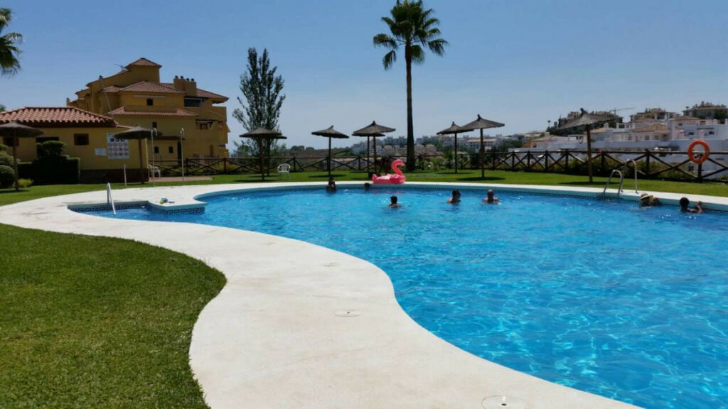 Middle Floor Apartment Estepona Málaga