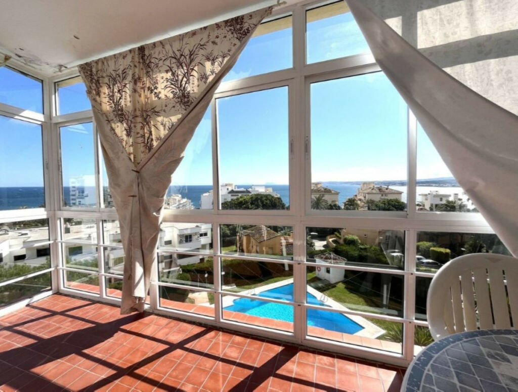 Middle Floor Apartment Estepona Málaga